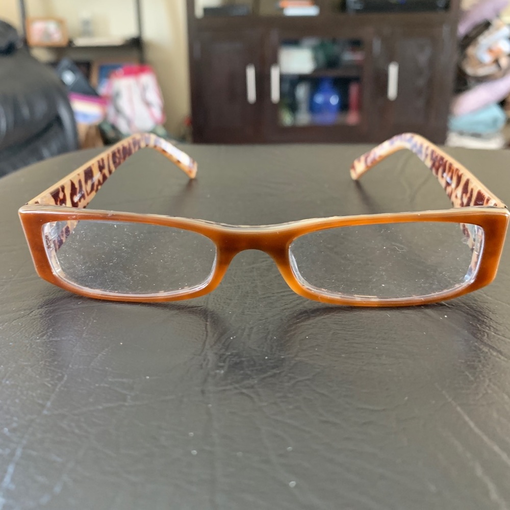Snazzy tan with animal print glasses.